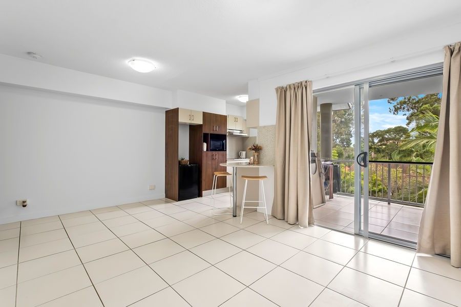 24/148 High Street, Broadbeach Waters QLD 4218, Image 2