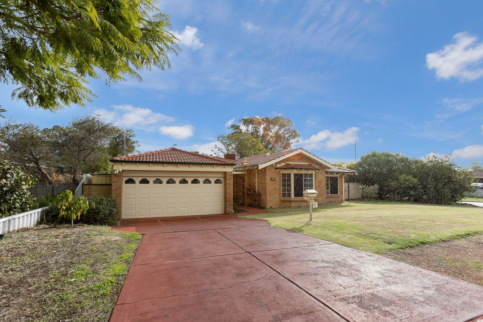 4 bedrooms House in 18 Dean Road BATEMAN WA, 6150