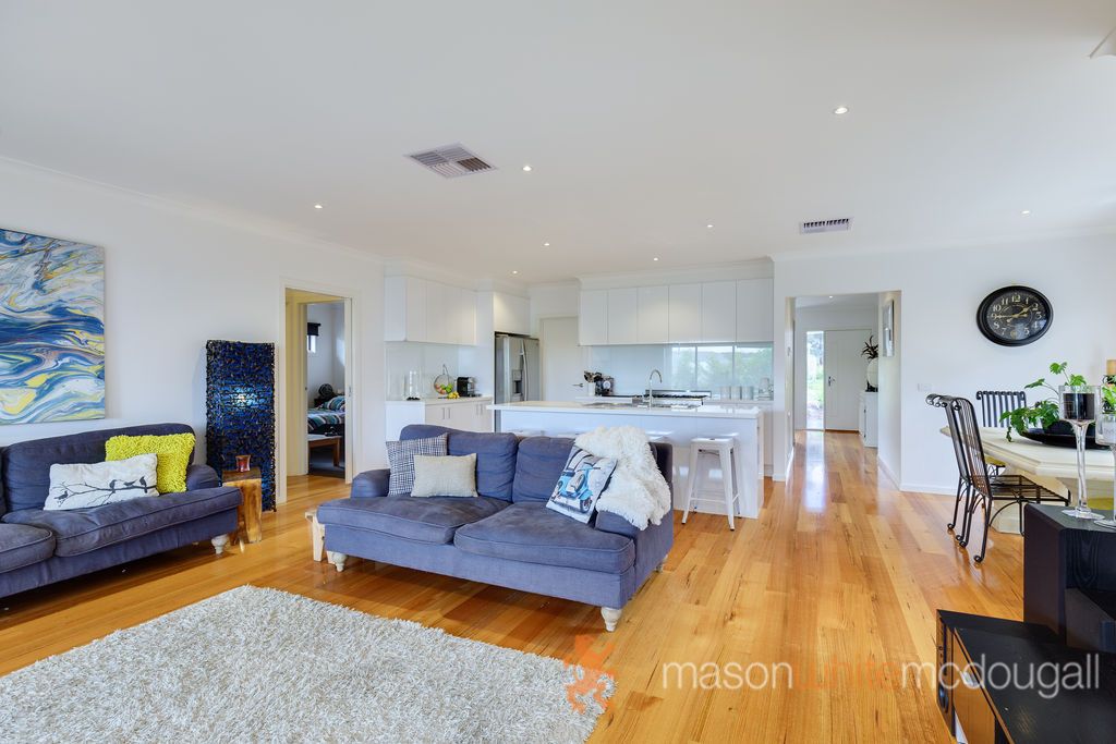 18 Eagle Boulevard, Doreen VIC 3754, Image 2