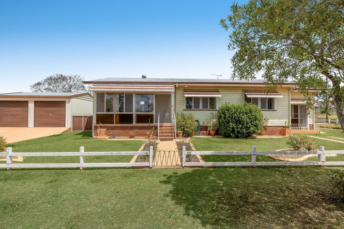 3 bedrooms House in 32 Hillside Street NEWTOWN QLD, 4350