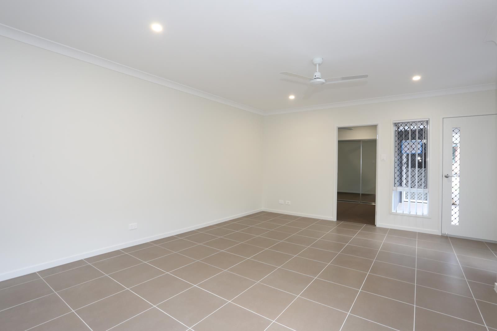 2/27 Ryrie Court Park Ridge QLD 4125 Apartment For Rent Domain