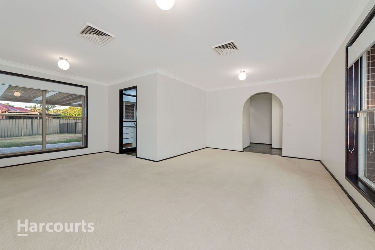 7 Summer Hill Place, St Clair NSW 2759, Image 2