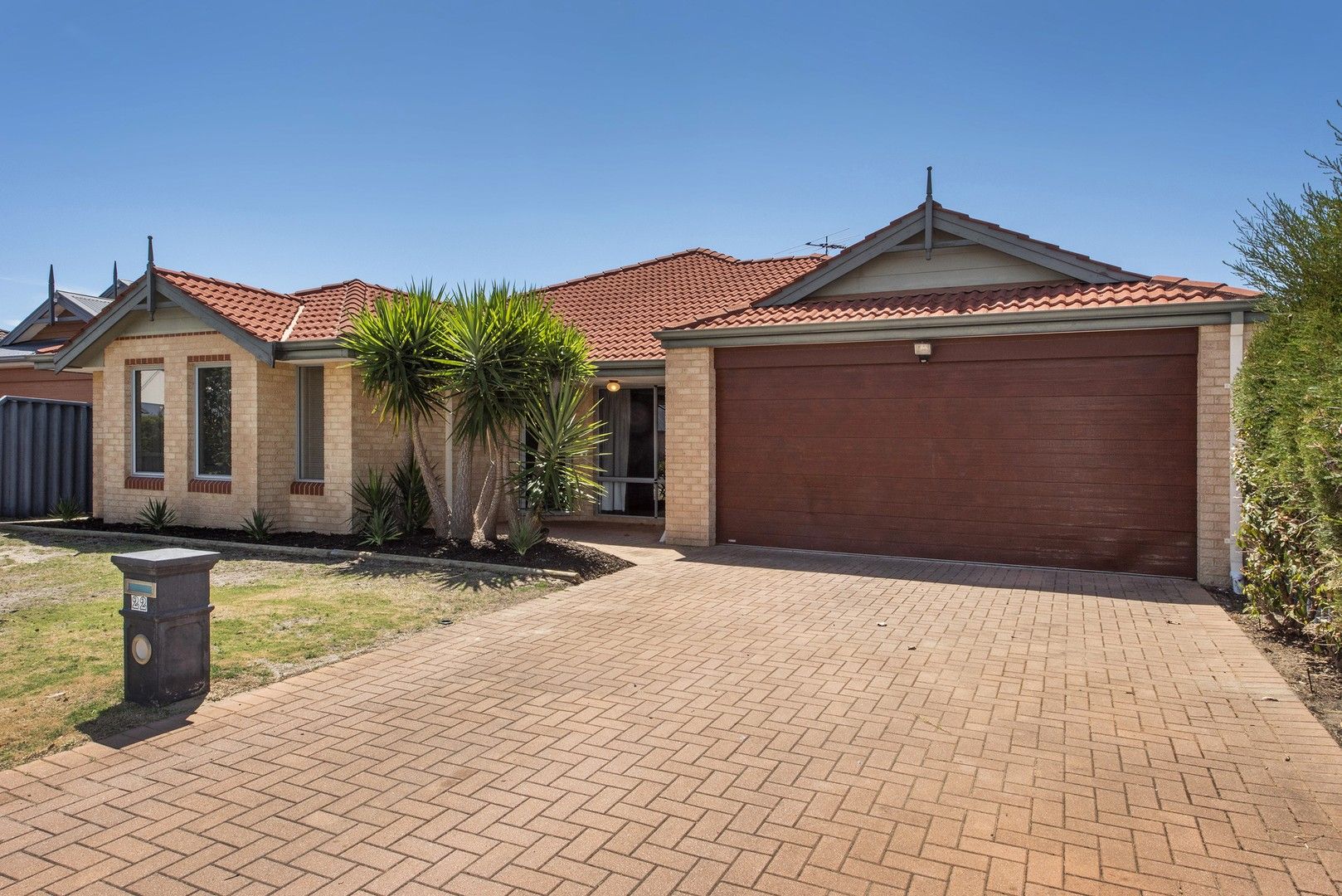 4 bedrooms House in 22 Flame Tree Loop BALDIVIS WA, 6171