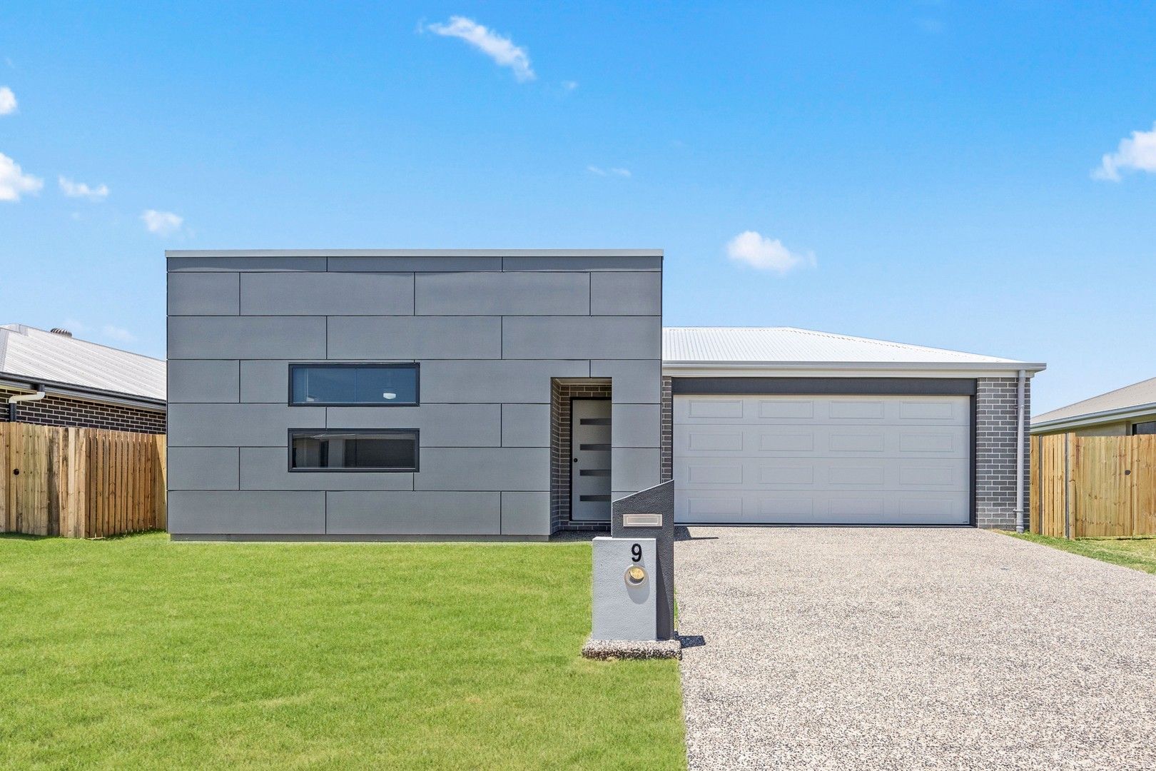 4 bedrooms House in 9 Ponting Way URANGAN QLD, 4655