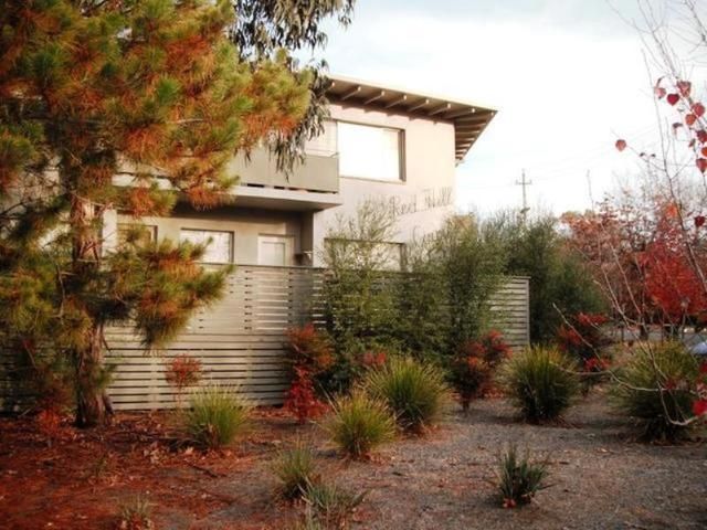 1 bedrooms Apartment / Unit / Flat in 1/97 Monaro Cres RED HILL ACT, 2603