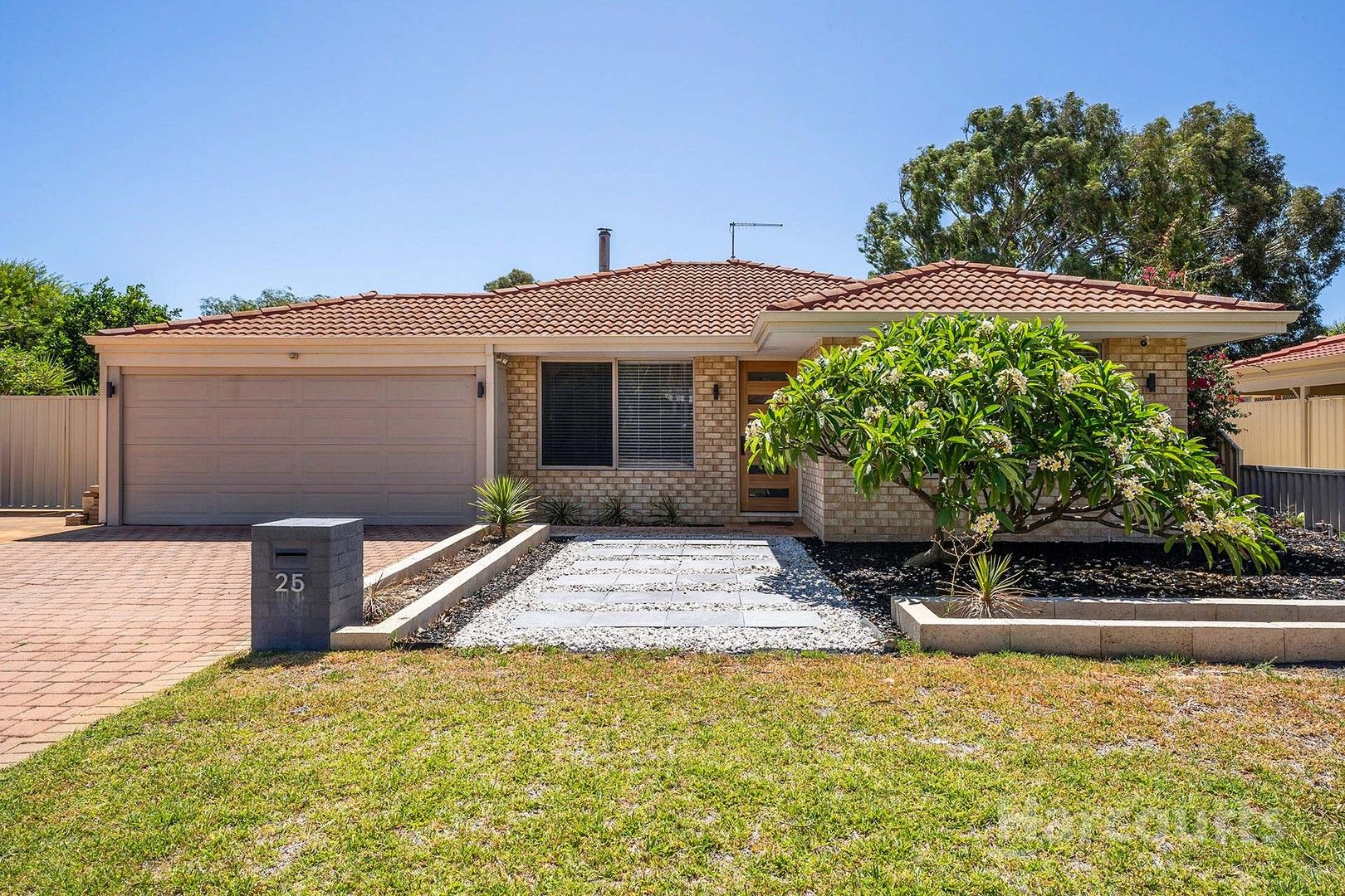 3 bedrooms House in 25 Tamarisk Drive HALLS HEAD WA, 6210