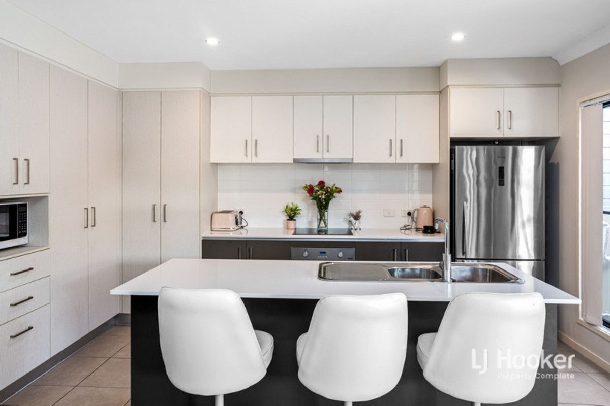 4 bedrooms Townhouse in 25 Carew Street YARRABILBA QLD, 4207