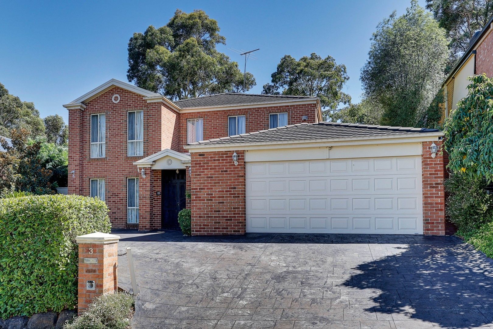 4 bedrooms House in 3 Delatite Court YALLAMBIE VIC, 3085