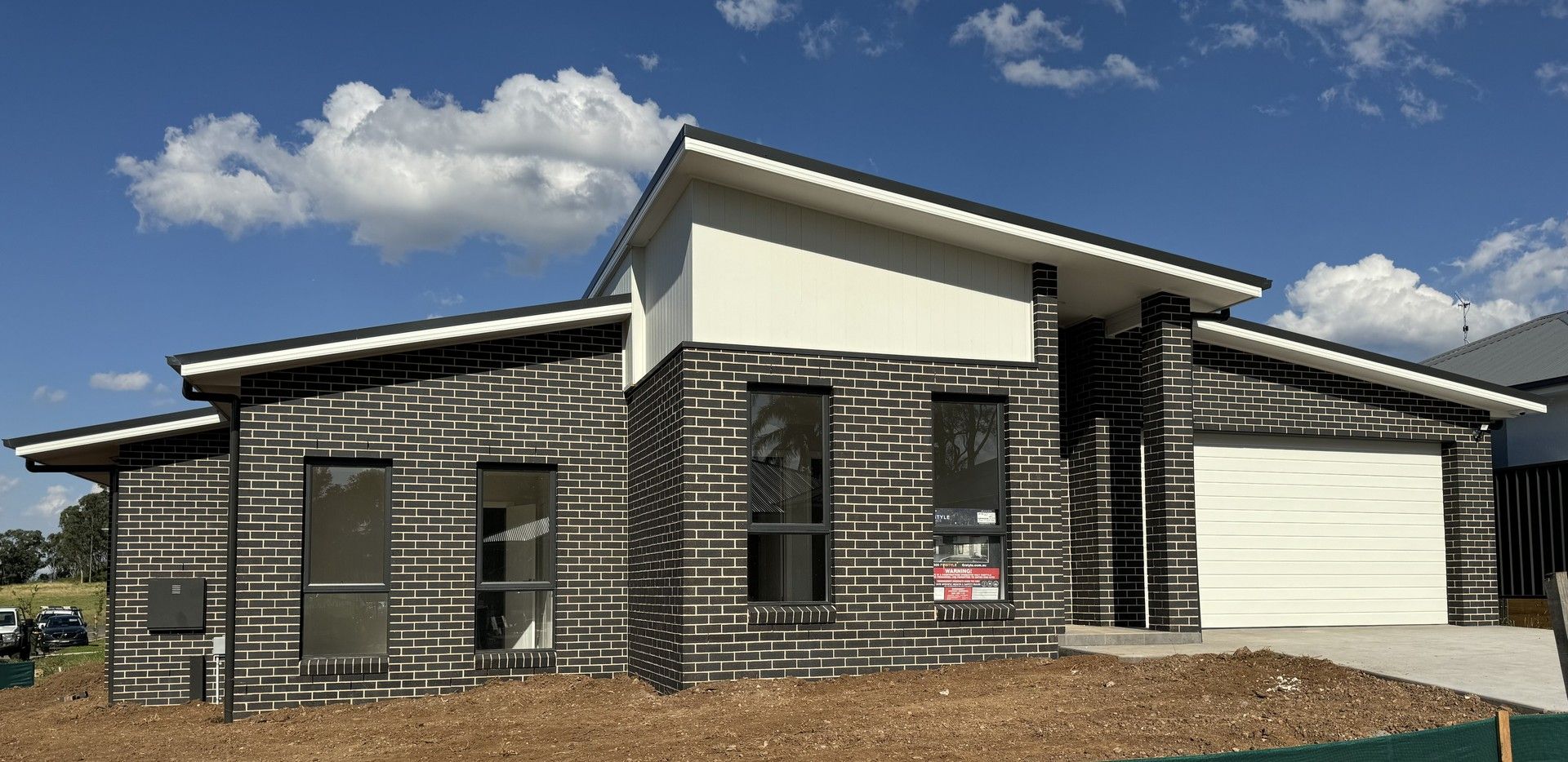 4 bedrooms House in 12 Teale Circuit TAHMOOR NSW, 2573