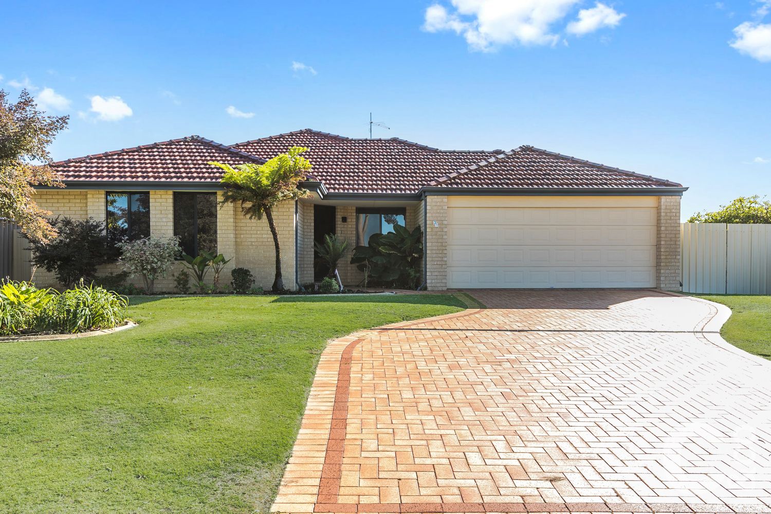 4 bedrooms House in 31 Leghorn Road ORELIA WA, 6167