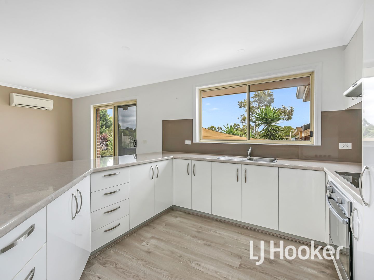 37 Jarryd Crescent, Berwick VIC 3806, Image 2