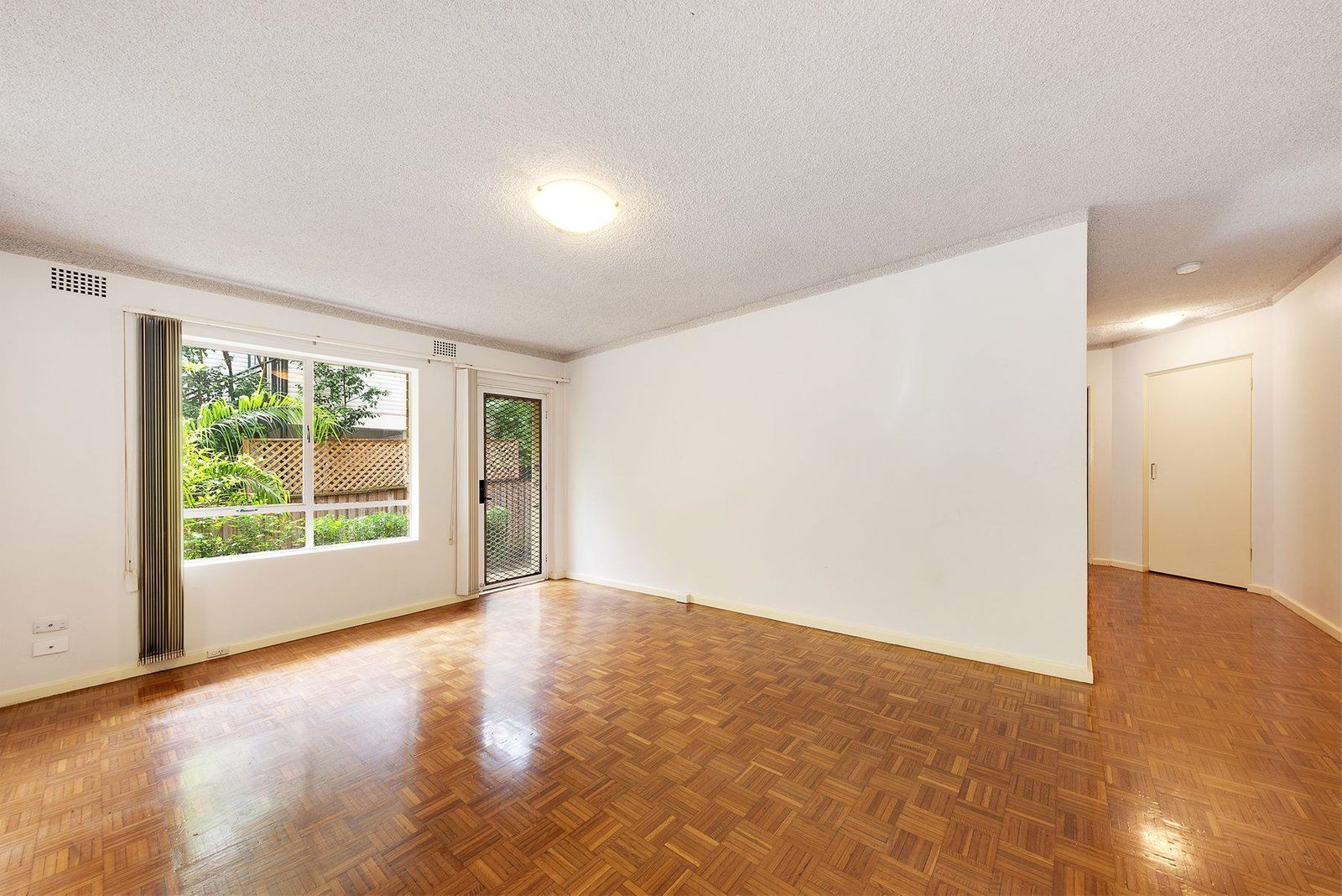 2 bedrooms Apartment / Unit / Flat in 20/91 Burns Bay Road LANE COVE NSW, 2066
