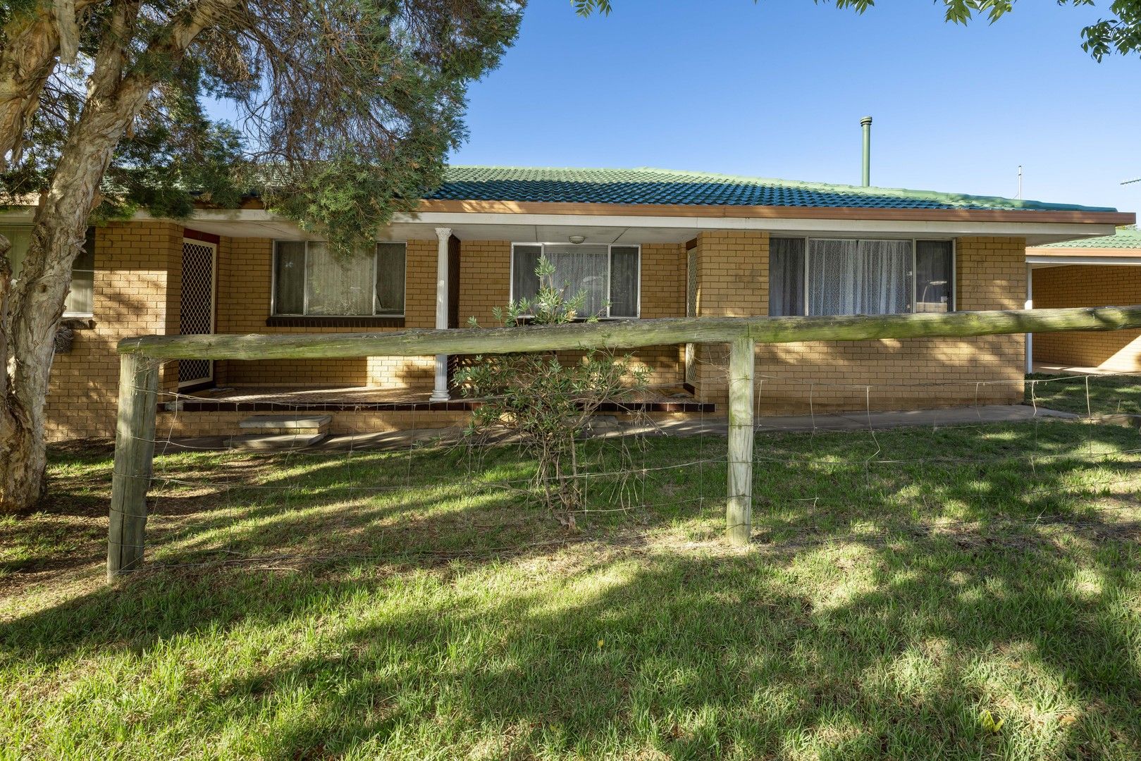 2 bedrooms Apartment / Unit / Flat in 2/42 Taylor Street ARMIDALE NSW, 2350