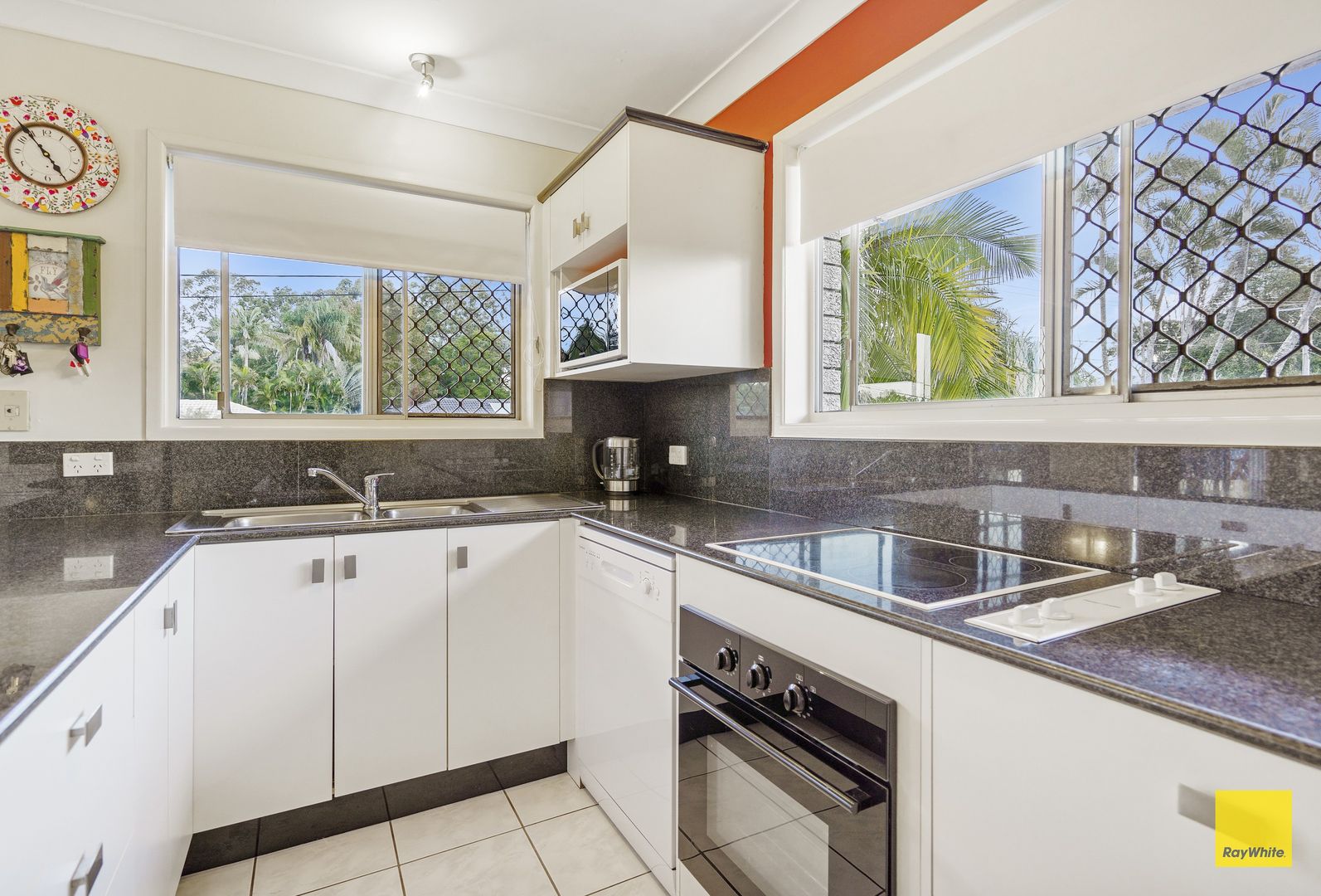 10 Surman St, Birkdale QLD 4159, Image 2