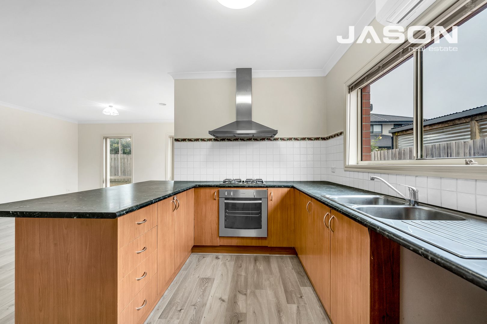 2 Lauder Court, Gowanbrae VIC 3043, Image 2