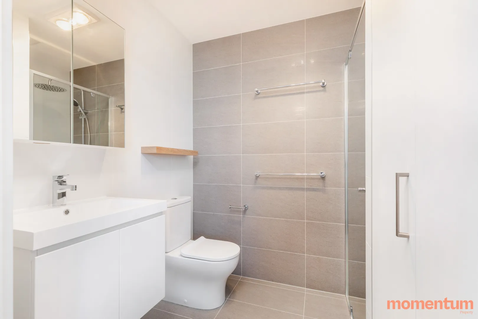 STUNNING TWO BEDROOM APARTMENT - View 4