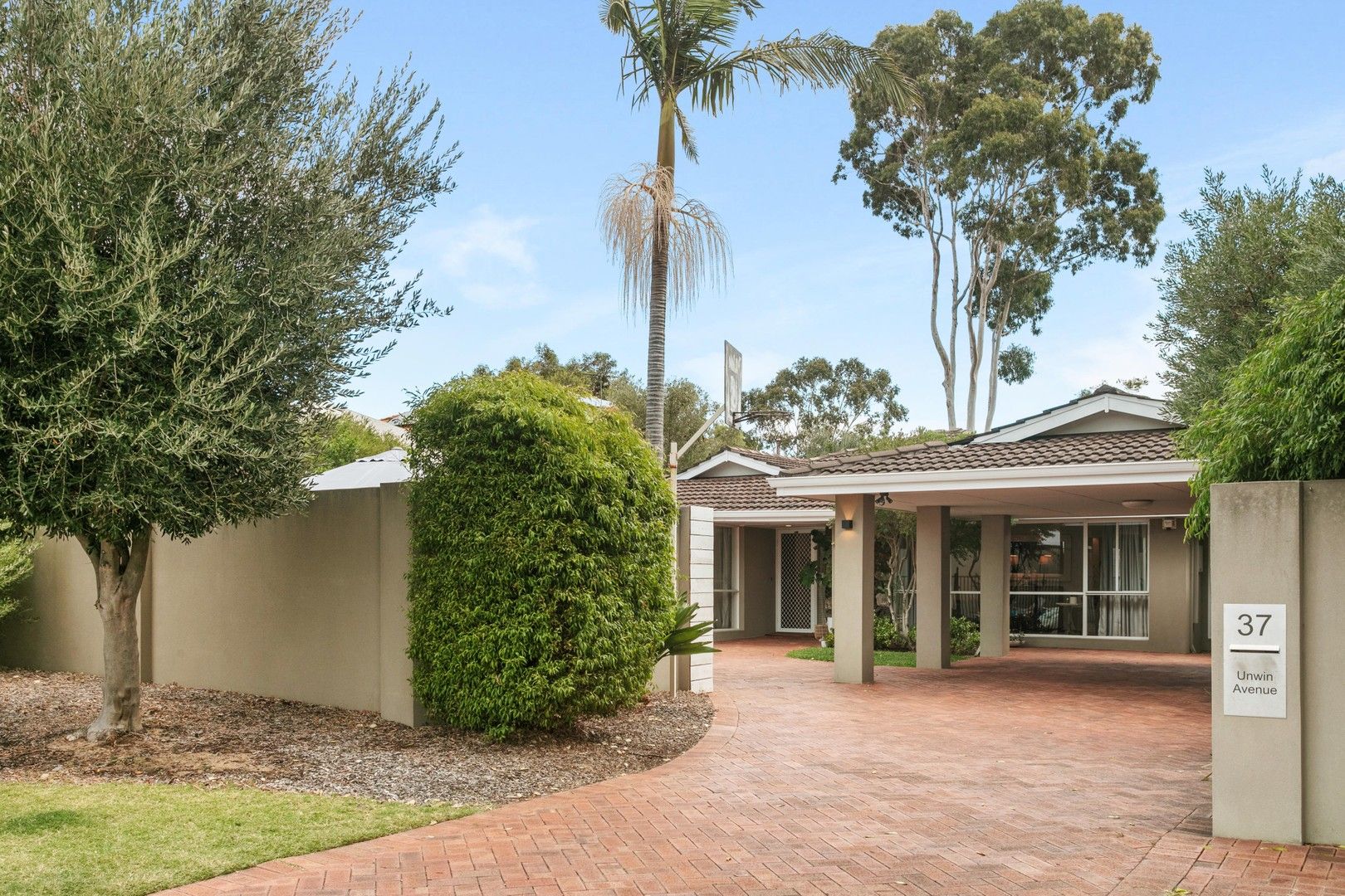 5 bedrooms House in 37 Unwin Avenue WEMBLEY DOWNS WA, 6019