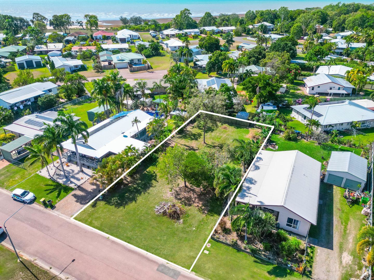 10 Borton Street, Balgal Beach QLD 4816, Image 2