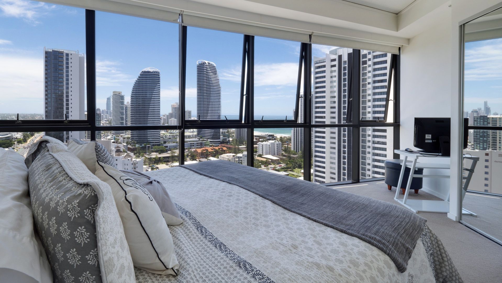 2202 'Mantra Sierra Grand' 22 Surf Parade, Broadbeach QLD 4218, Image 2