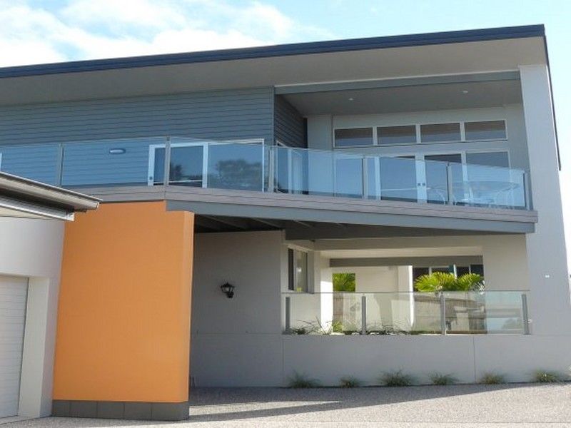 3 bedrooms Townhouse in 1B Pearl Place HALLIDAYS POINT NSW, 2430