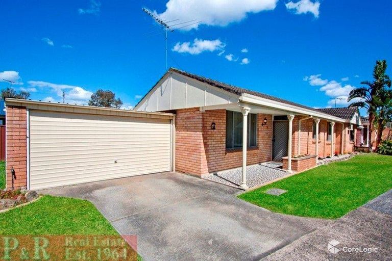 4 bedrooms Villa in 9/48 Flora St ROSELANDS NSW, 2196