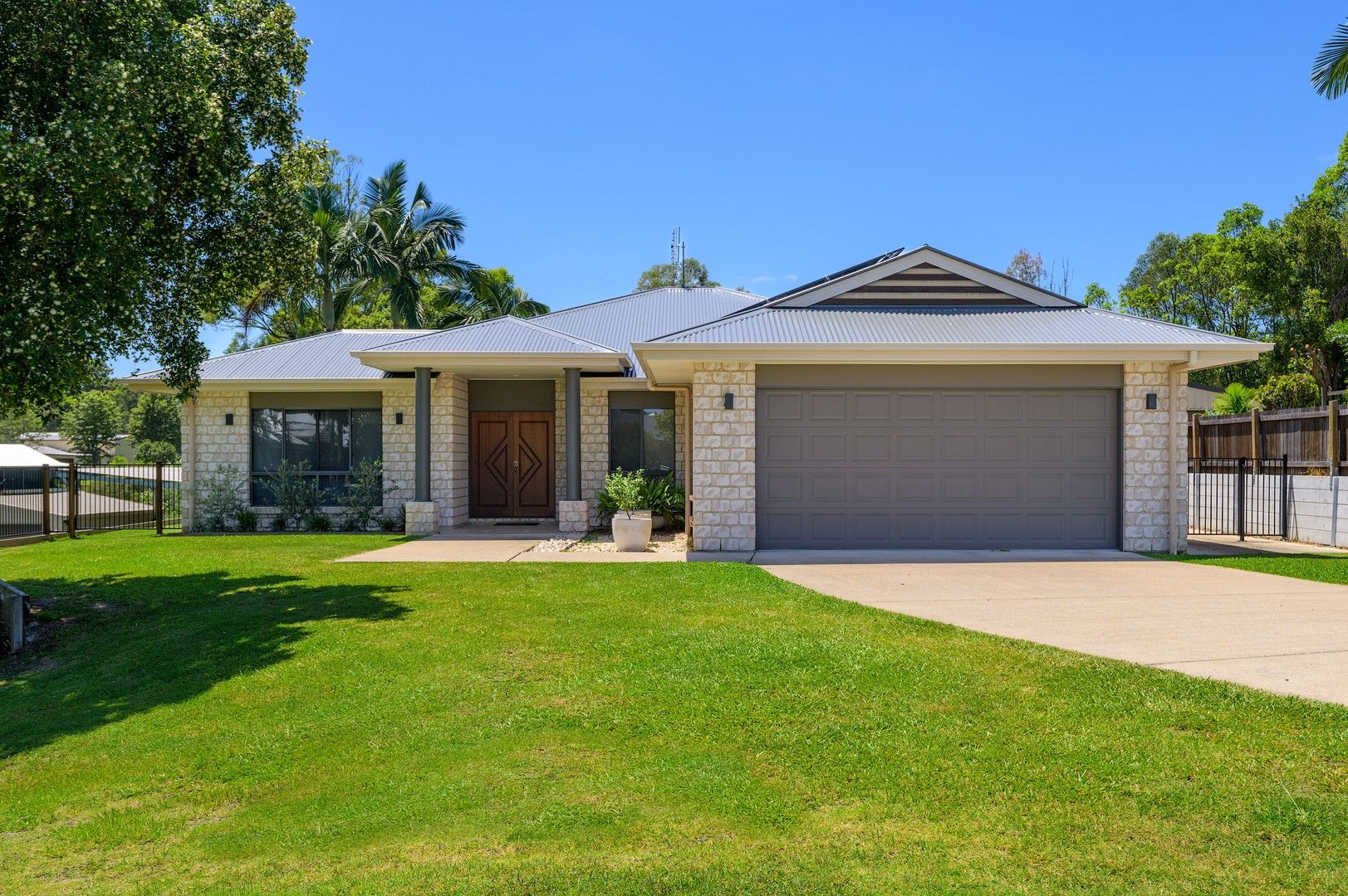4 bedrooms House in 17 Callistemon Court SOUTHSIDE QLD, 4570