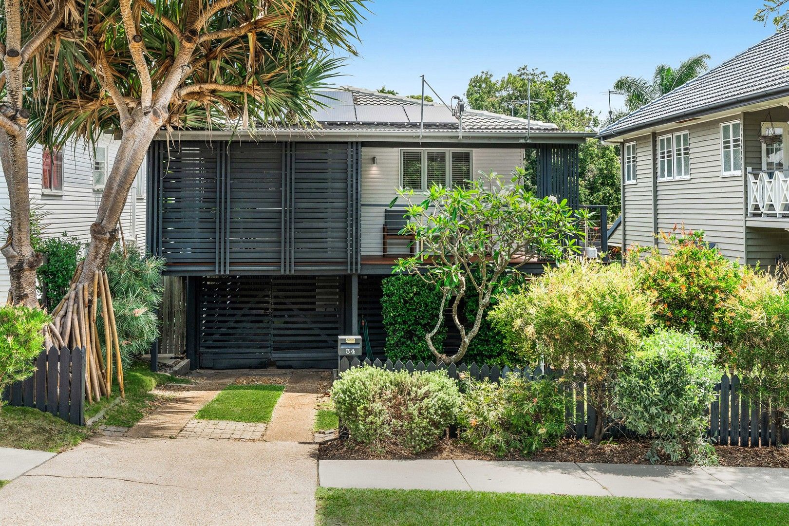 2 bedrooms House in 34 Peranga Street MANLY QLD, 4179