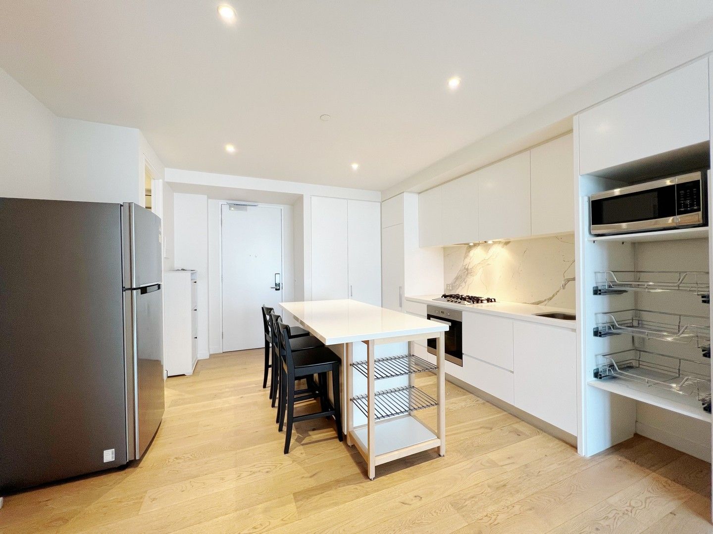 2 bedrooms Apartment / Unit / Flat in 512/77 Queens Rd MELBOURNE VIC, 3004