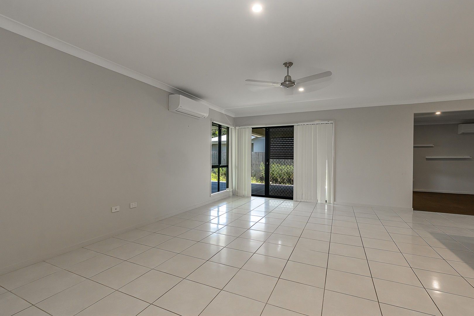 4 bedrooms House in 13 Linikai Place MOUNT LOW QLD, 4818