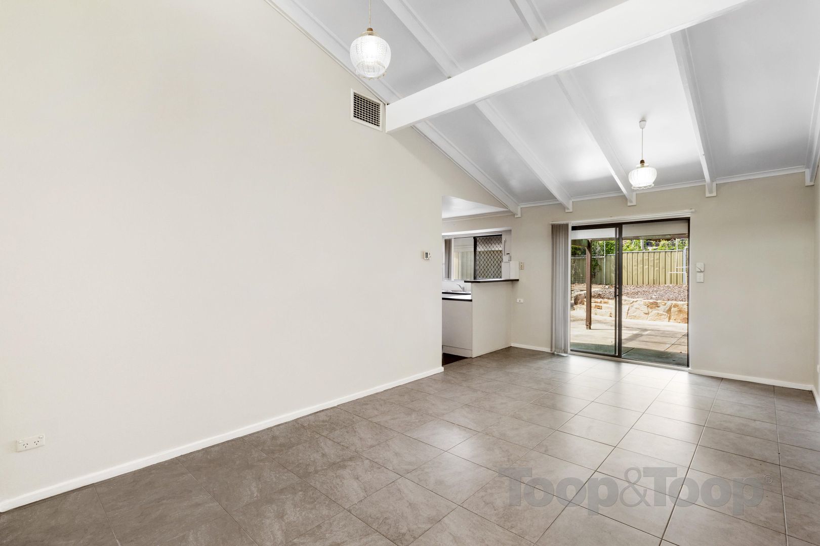 4 Palm Crescent, Old Reynella SA 5161, Image 2