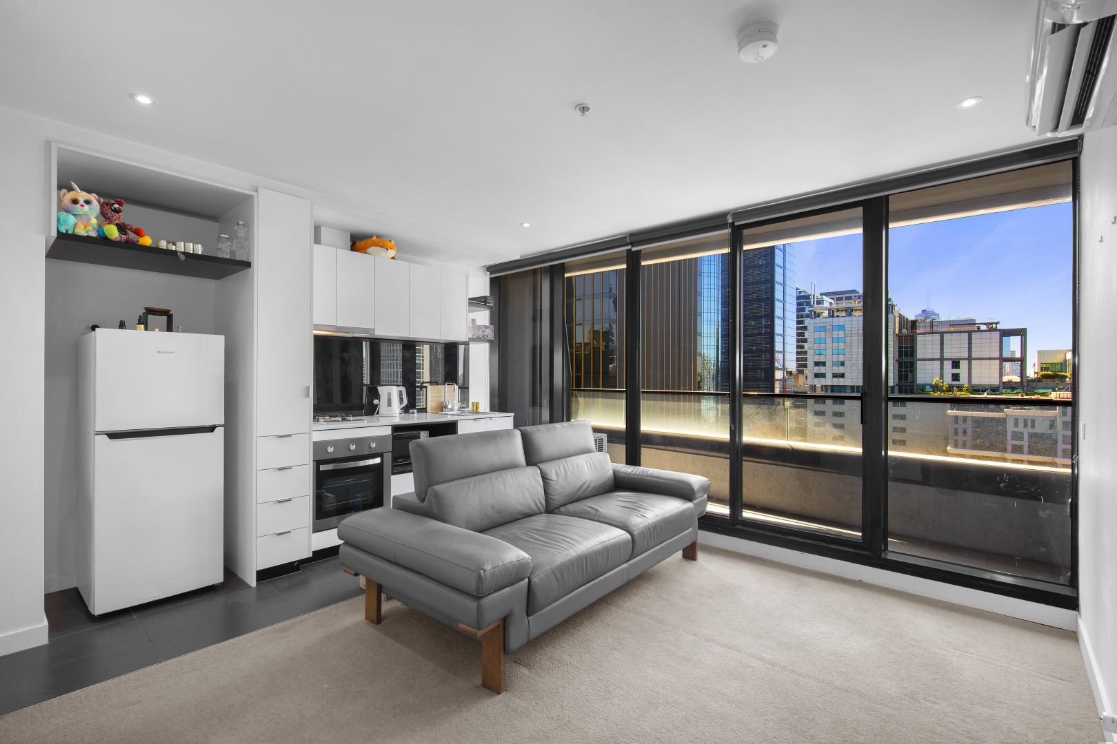 2204/7 Katherine Place, Melbourne VIC 3000, Image 2