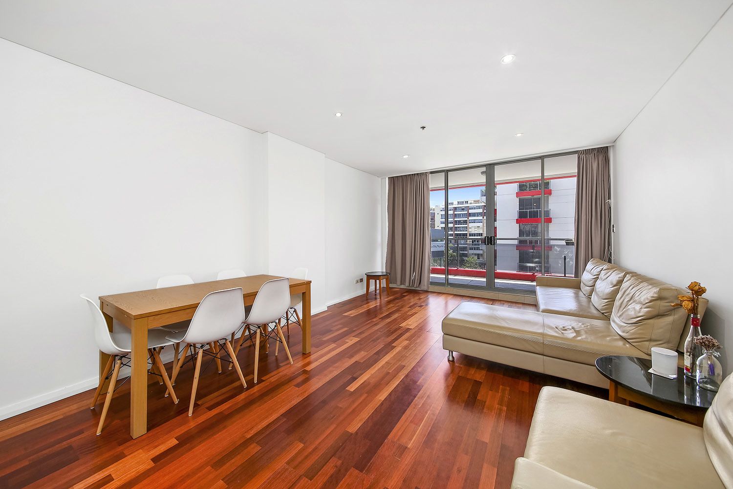 2 bedrooms Apartment / Unit / Flat in 643/4 Lachlan Street WATERLOO NSW, 2017