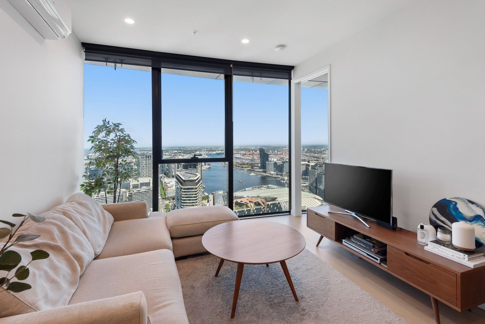 2 bedrooms Apartment / Unit / Flat in UNIT 4902/138 SPENCER STREET MELBOURNE VIC, 3000