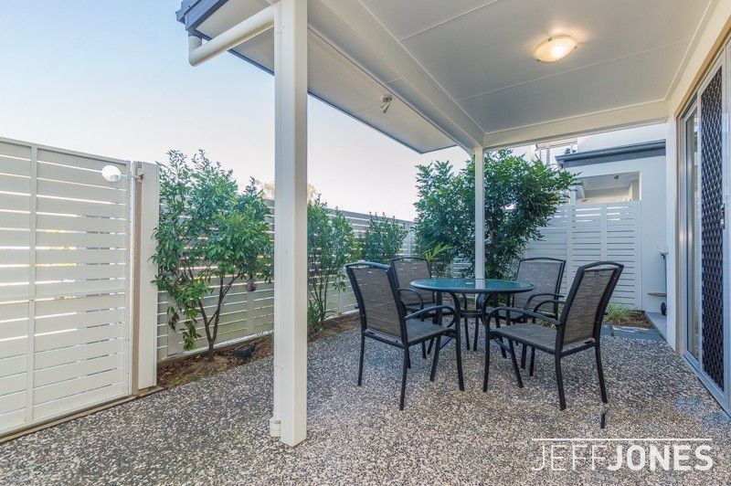 55 Worchester Crescent, Wakerley QLD 4154, Image 2