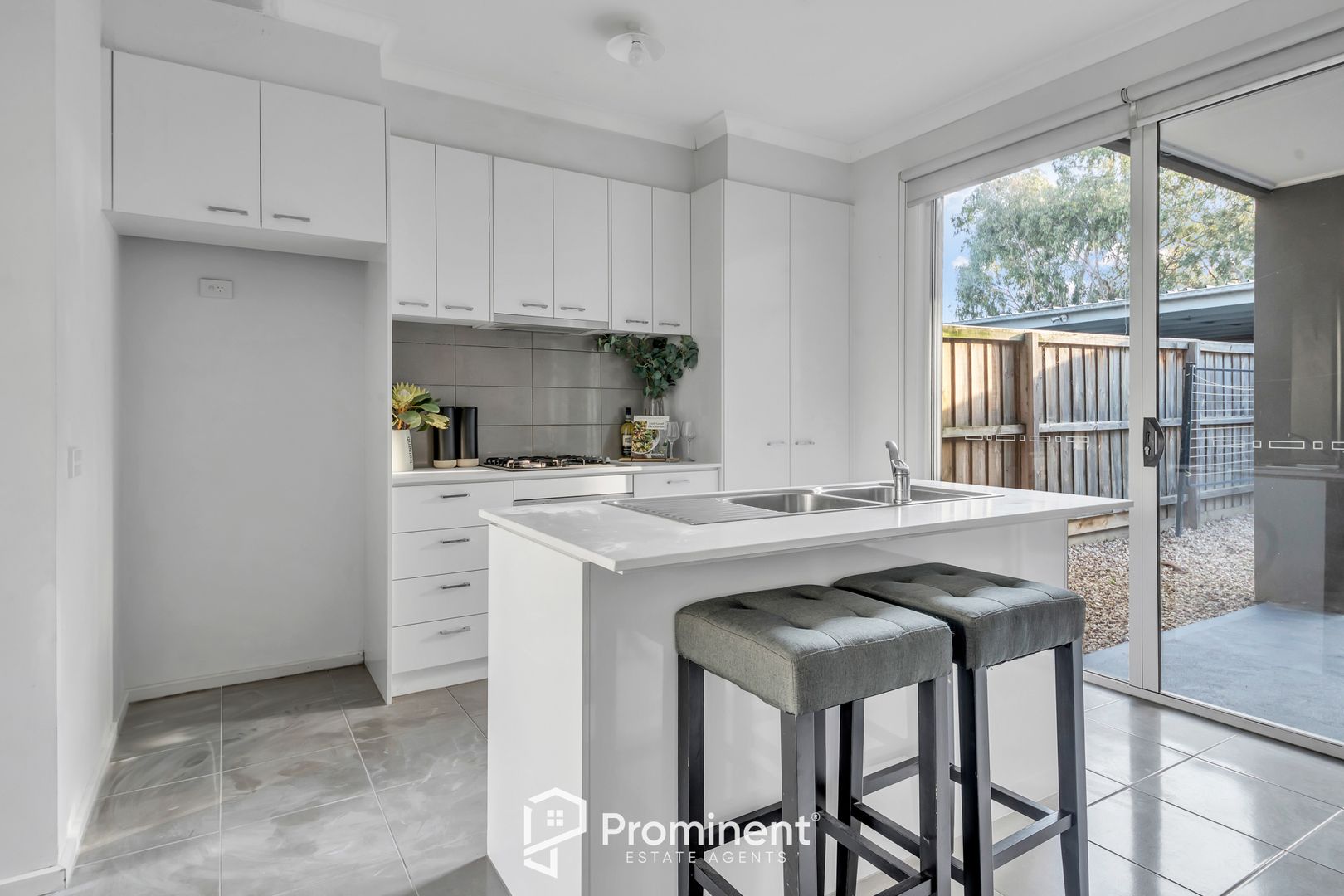 13 Pebblebeach Path, Cranbourne VIC 3977, Image 2