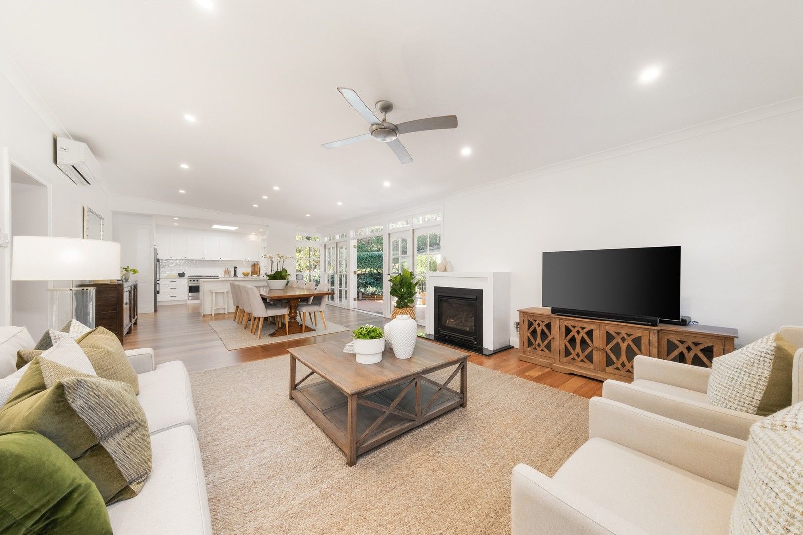 5 bedrooms House in 8 Alexander Parade ROSEVILLE NSW, 2069