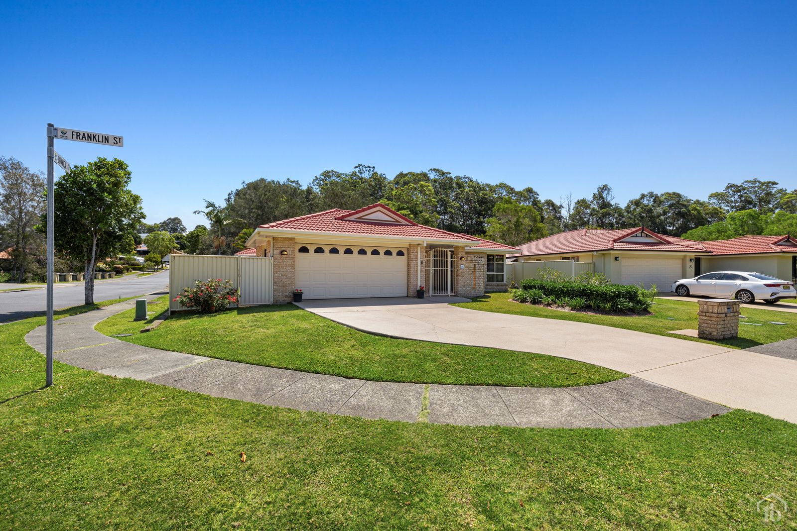 3 bedrooms House in 1 Franklin Street BANORA POINT NSW, 2486