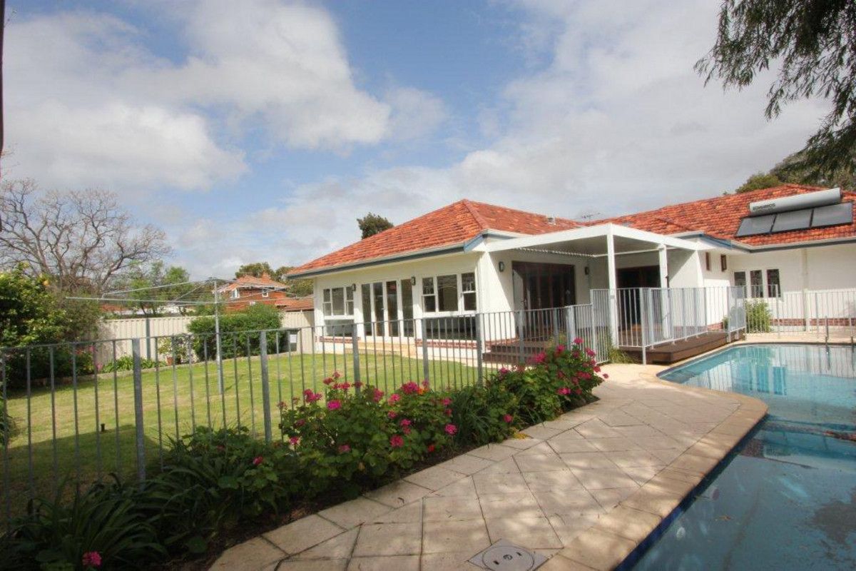 4 bedrooms House in 22 Hobbs Avenue COMO WA, 6152
