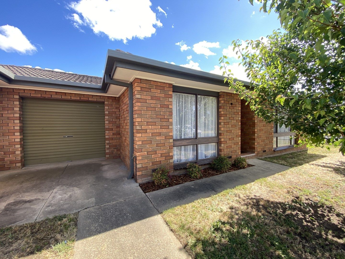 2/1 Burns Court, West Wodonga VIC 3690, Image 0