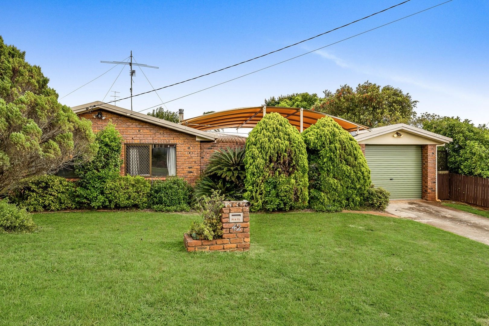 4 bedrooms House in 42 Poinciana Street NEWTOWN QLD, 4350