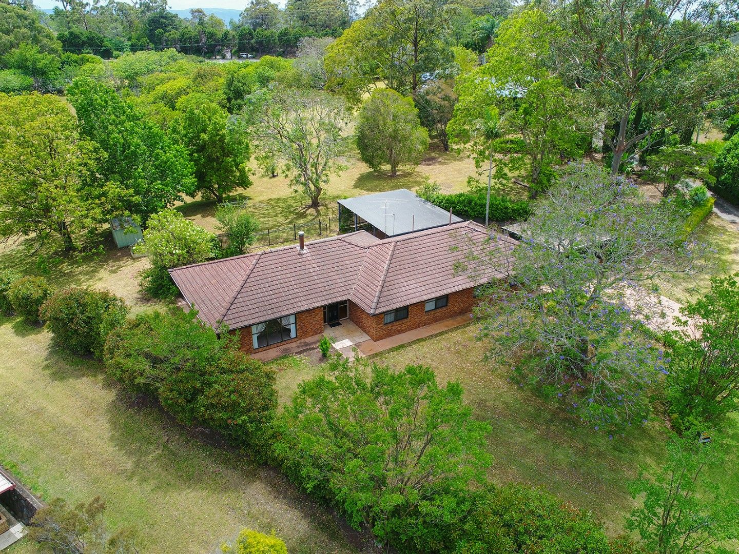 4 Crestview Crescent, Blue Mountain Heights QLD 4350