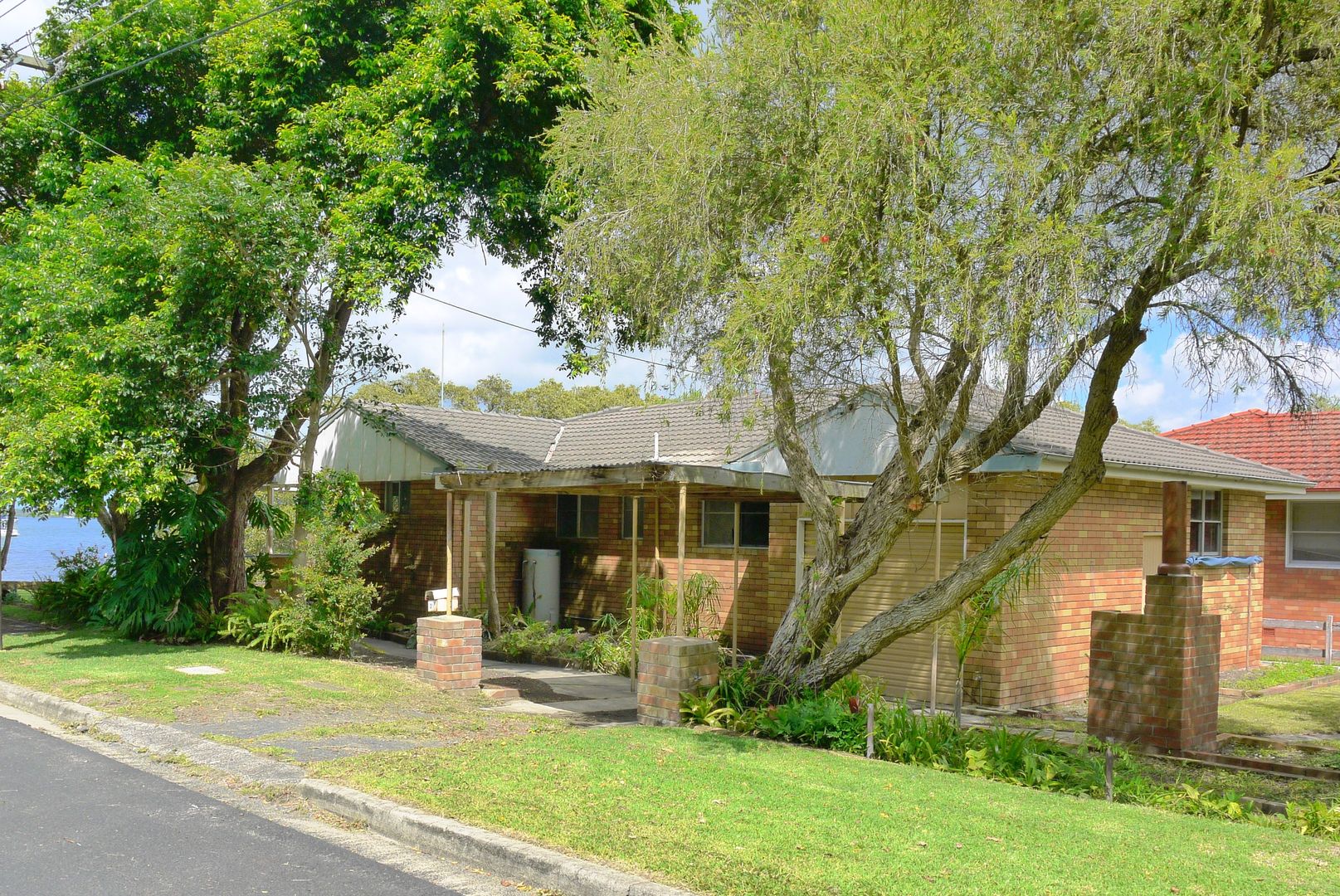 21 Noonan Point Avenue, Point Clare Property History & Address