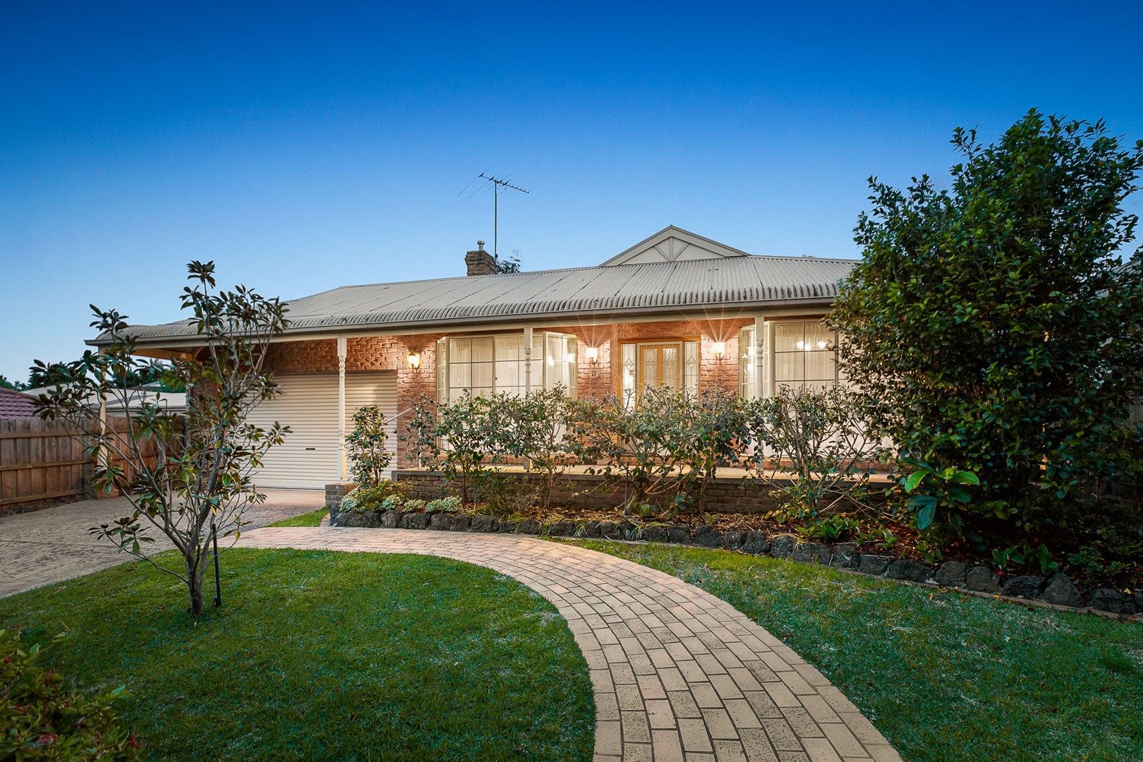 27 Yaldara Drive, Berwick VIC 3806, Image 0