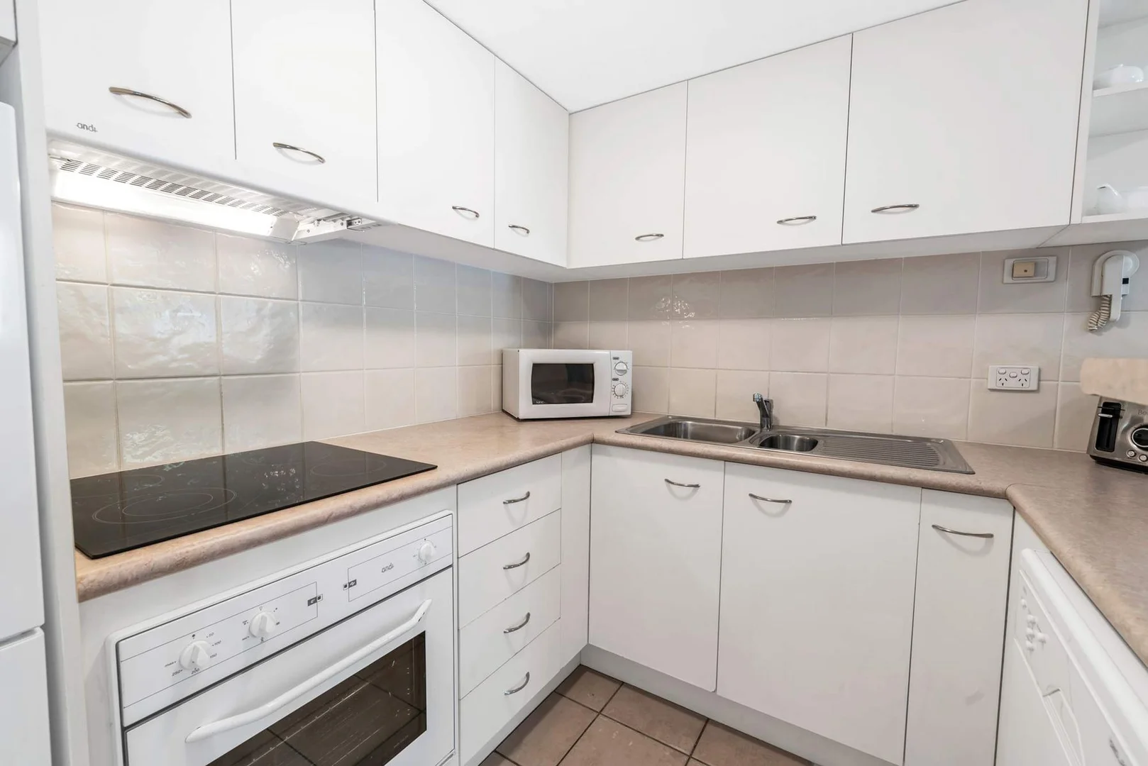 Additional image 8 of 1/96-98 Stanhill Drive, Surfers Paradise QLD 4217