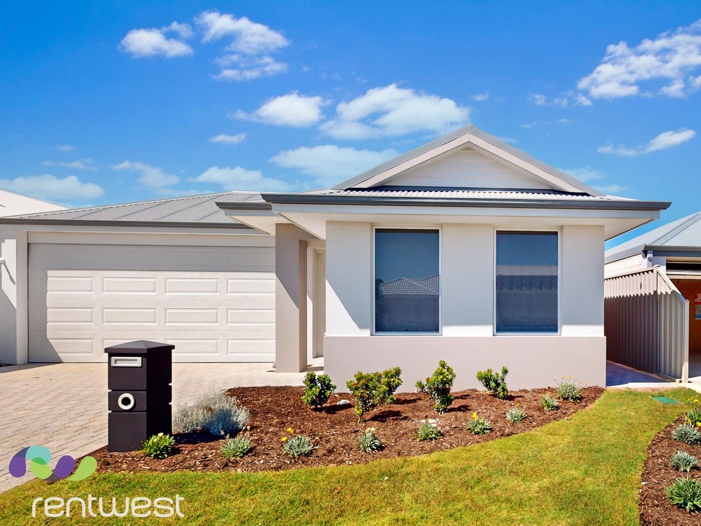4 bedrooms House in 39 Gammoning Road ALKIMOS WA, 6038