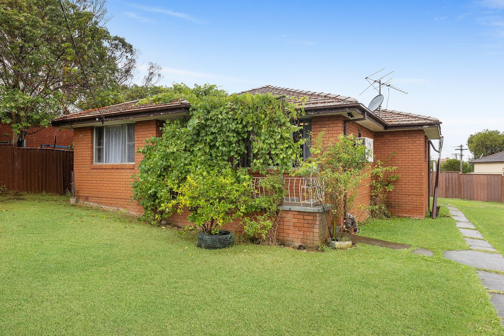 4 Palmerston Road, Fairfield West NSW 2165, Image 0