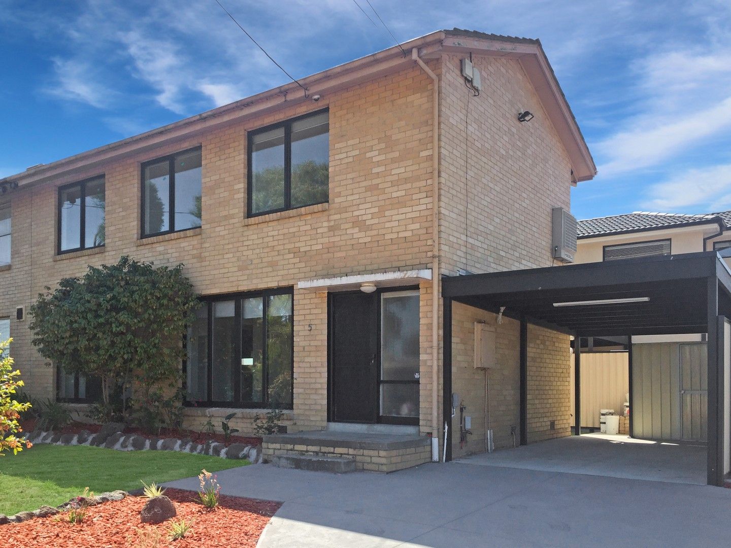 3 bedrooms Apartment / Unit / Flat in 1/5 Spring Street DOVETON VIC, 3177