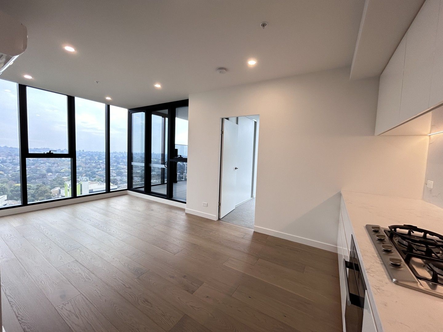 2 bedrooms Apartment / Unit / Flat in 1707/845 Whitehorse Rd BOX HILL VIC, 3128