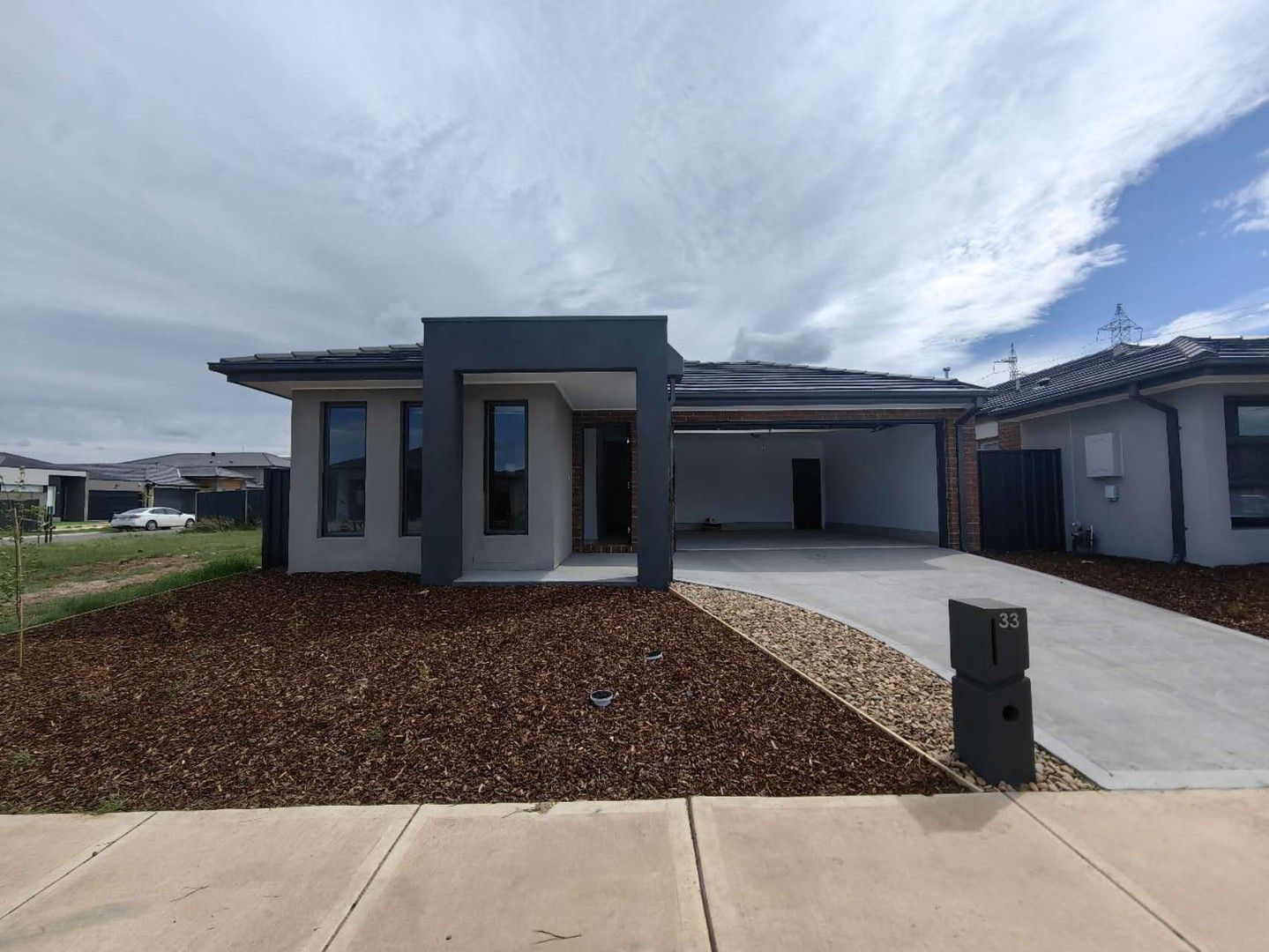 4 bedrooms House in 33 Eloquence Road TARNEIT VIC, 3029