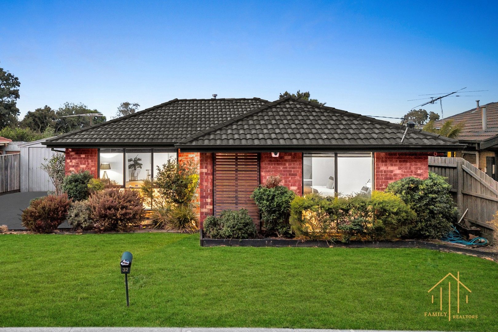 4 bedrooms House in 32 Willora Crescent CRANBOURNE WEST VIC, 3977